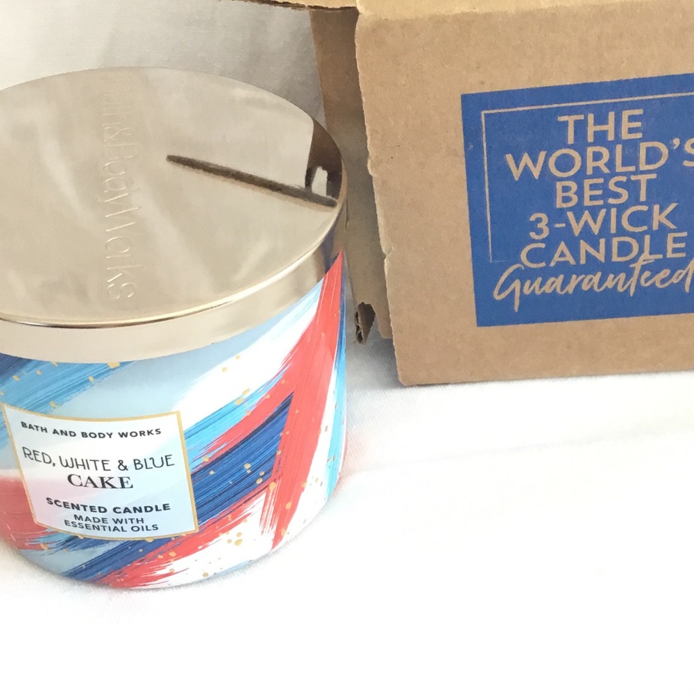 Bath and Body Works Red White and Blue Cake Scented Three Wick Candle NWT